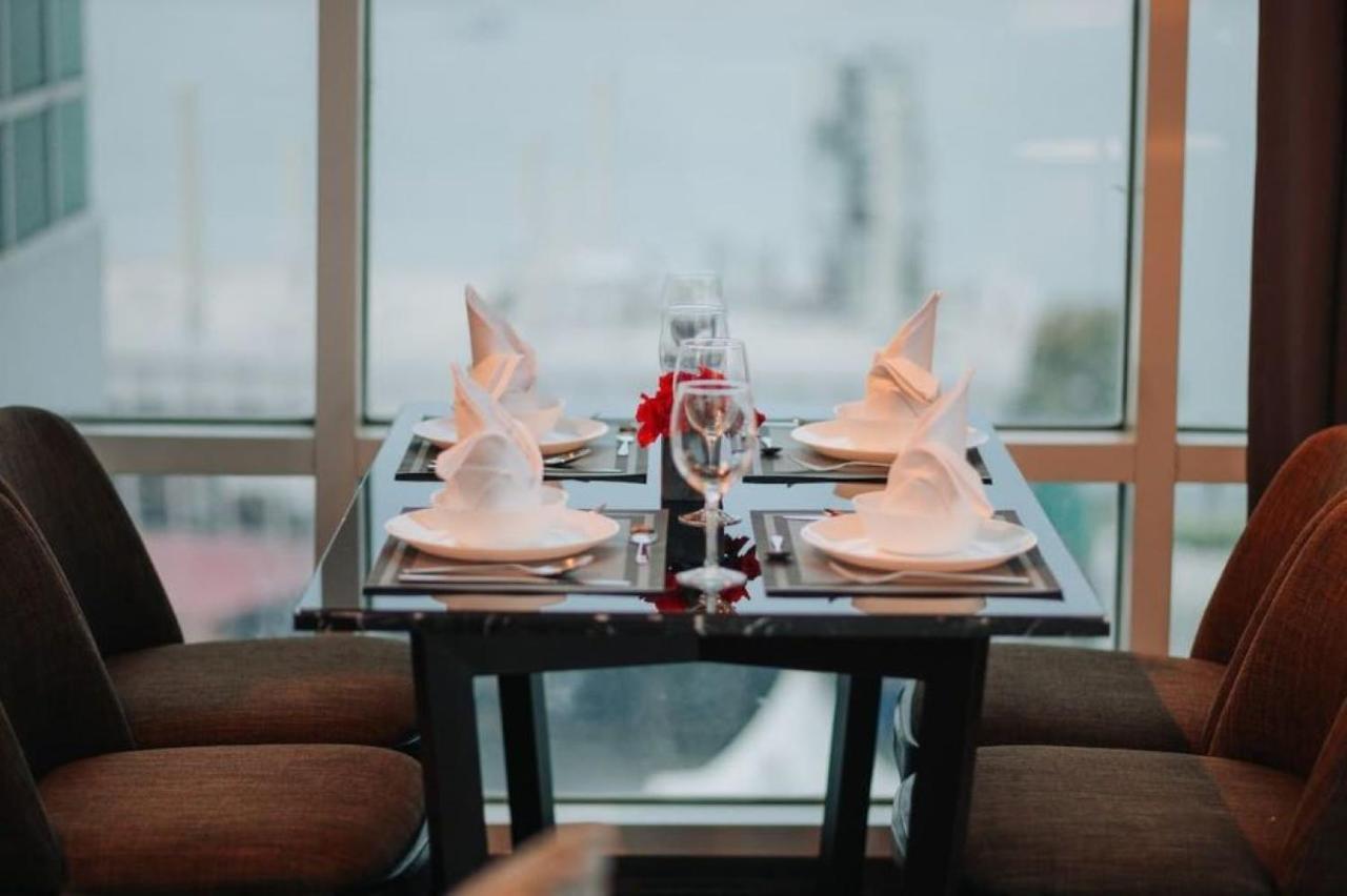 Maritime Luxury Suites Джордж Таун Екстериор снимка