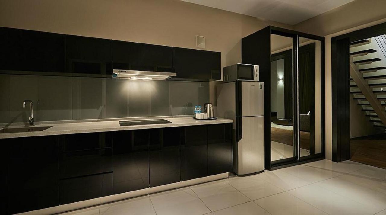 Maritime Luxury Suites Джордж Таун Екстериор снимка